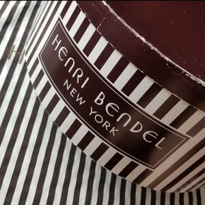 ❗Henri Bendel Iconic Striped Hat Box❗